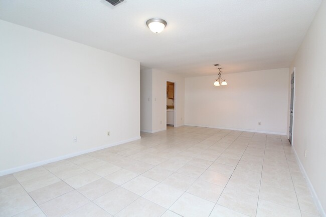 Foto del edificio - Charming 2 Bedroom Rental in Pace, FL with...