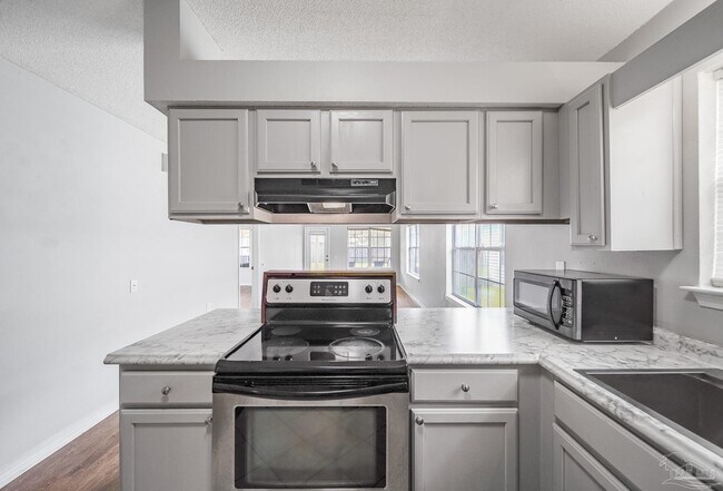 Foto del edificio - 4014 Glenway Dr