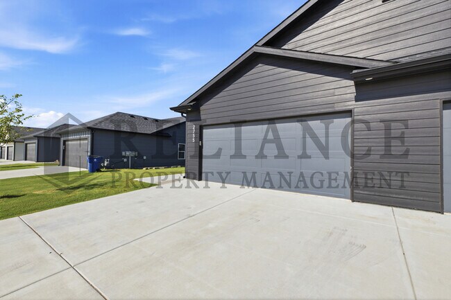 Building Photo - 2755 S Greenleaf St