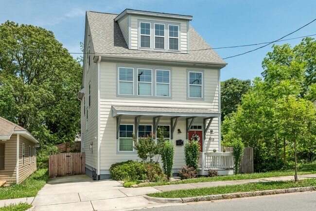 Foto del edificio - Stunning 4 Bedroom in Downtown Durham with...