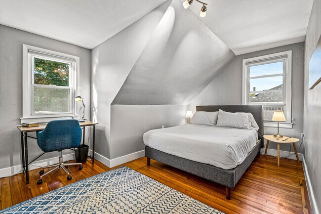 Building Photo - 146 Vassall St