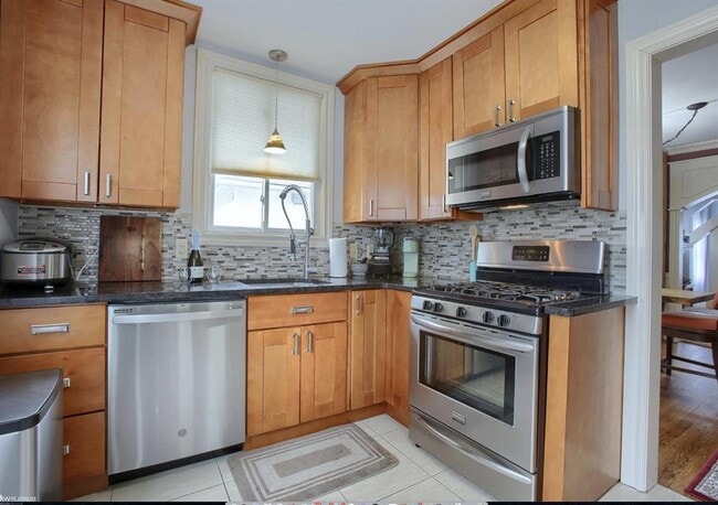 Building Photo - 736 Gardenia Ave