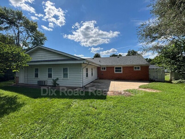 Foto del edificio - 4574 Mccormick Ln