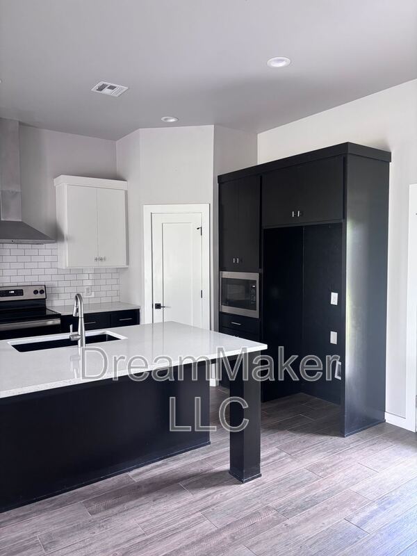 Foto del edificio - 993 Flowers Dr