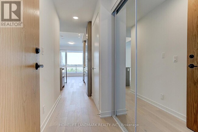 Photo du bâtiment - 7950 Bathurst St