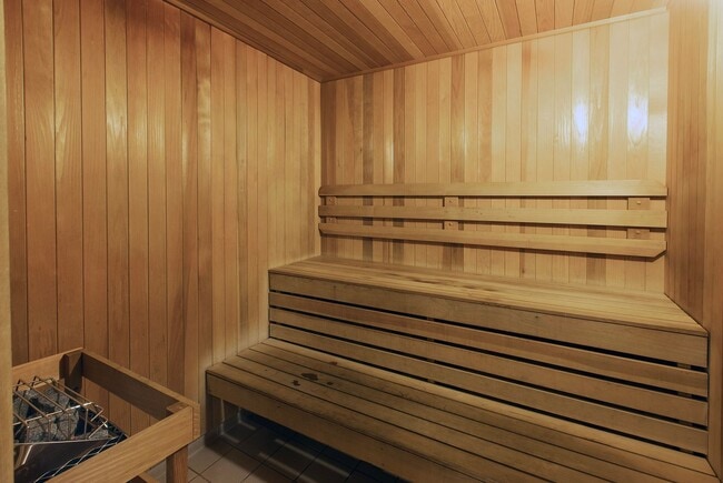 Building Photo - Great natural light in a large condo near ...