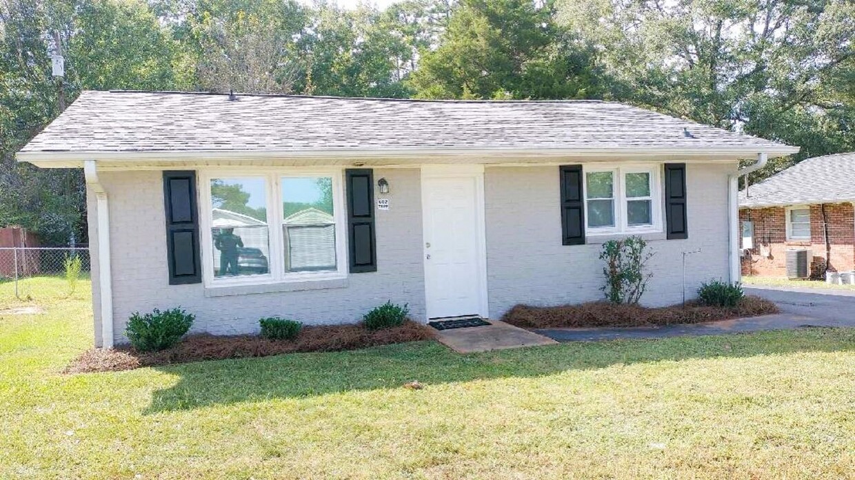 Foto principal - 2 Bedroom Brick House in Williamston, SC