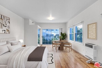 Building Photo - 26 Breeze Ave