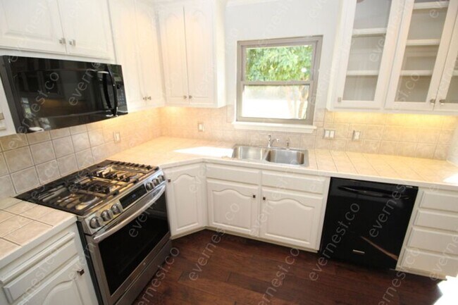 Building Photo - 6838 E 56th St