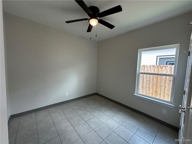 Building Photo - 10 Summit Rd