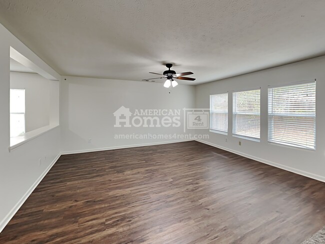 Building Photo - 166 Parkmont Way