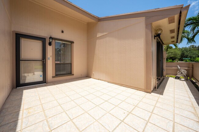 Building Photo - 2 Winchmore Ln