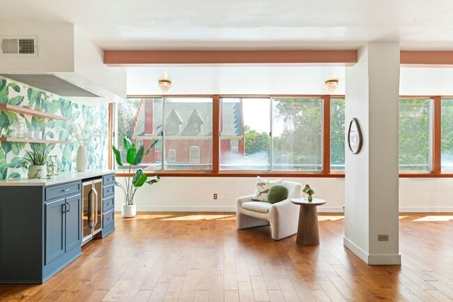 Foto del edificio - 800 N Washington St