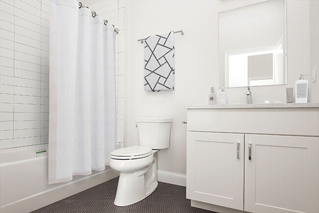 Foto del edificio - 6/1 Huge, renovated 1BR in downtown Salem ...