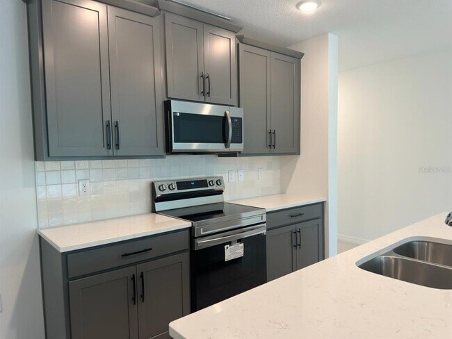 Foto del edificio - 274 Thompson Rd