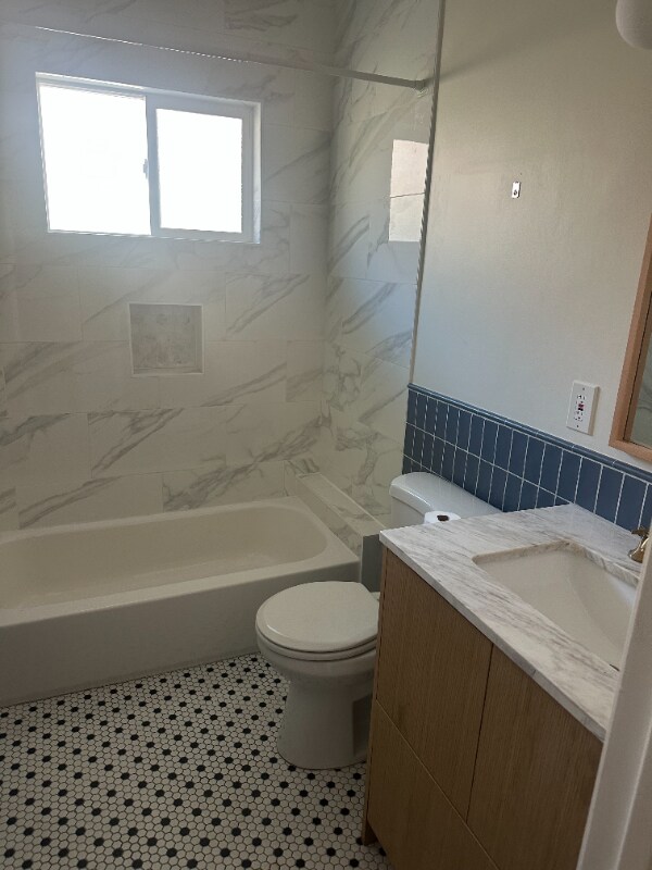 Foto del edificio - 3804 S Hobart Blvd