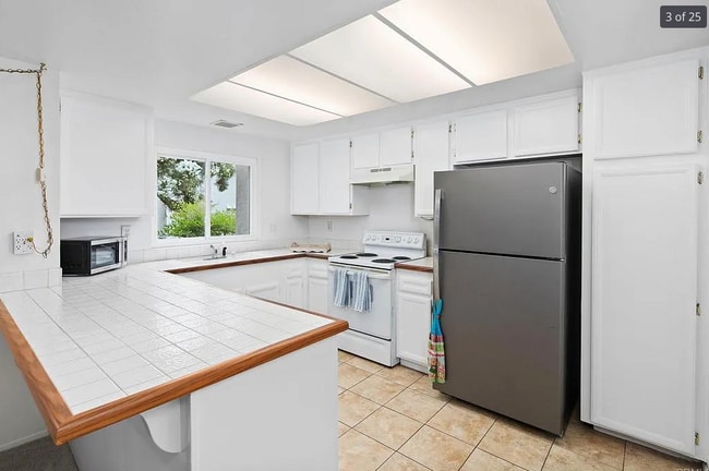 Building Photo - 1498 Gustavo St