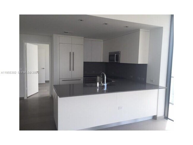 Foto del edificio - 68 SE 6th St