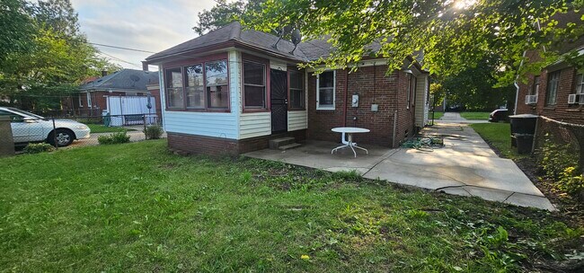 Foto del edificio - 20534 Rosemont Ave