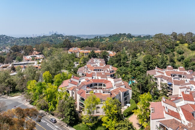 Aerial Context - Linden Heights Condominium