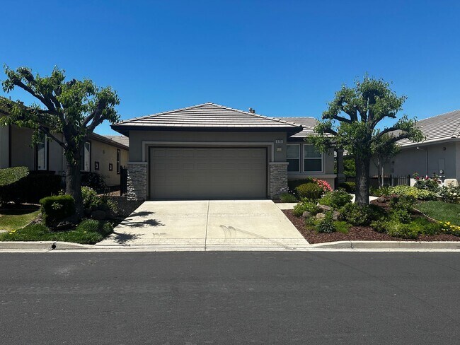 Building Photo - Wonderful Location within Summerset 4, a 5...