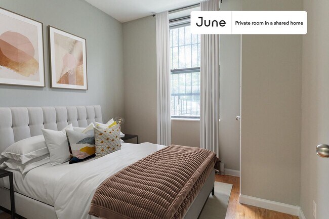 Building Photo - Room in Shared 4 bed/1.5 bath home