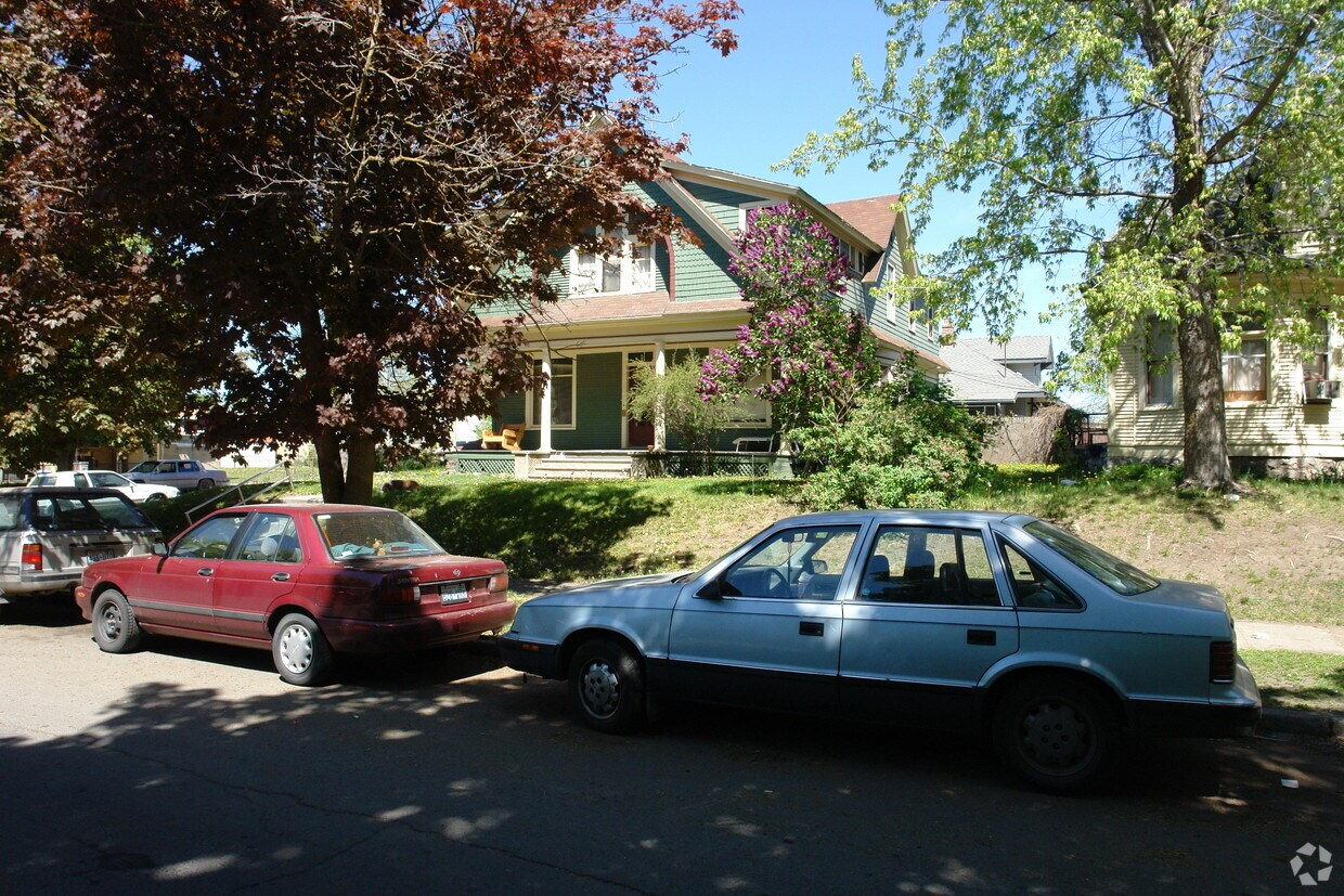 Building Photo - 1028 W Augusta Ave
