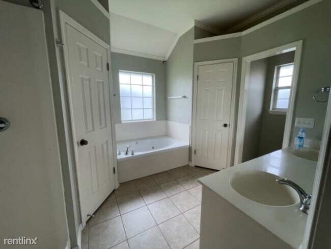 Foto del edificio - 3 br, 2 bath House - 3302 Dunmore Pl