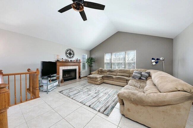 Foto del edificio - 2544 Dickens Dr