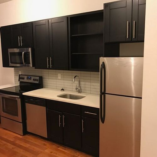 Foto principal - 587 Central Ave