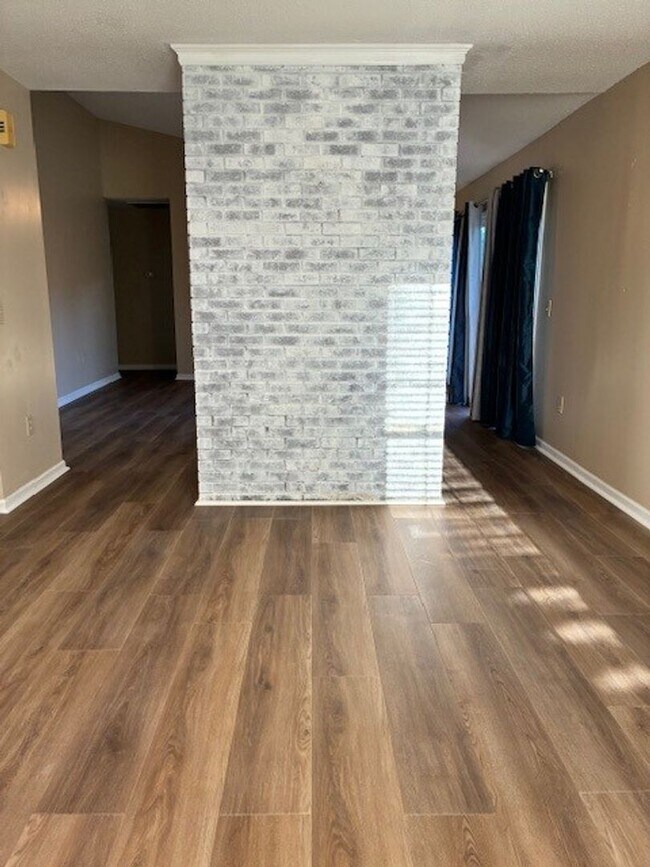 Foto del edificio - Beautiful 3 bedroom 2 bath home in Northchase