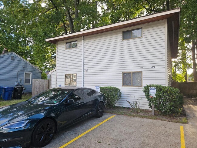 Foto del edificio - 713 S Rosemont Rd