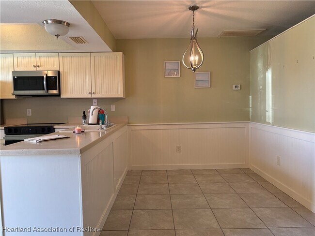 Foto del edificio - 4704 Mercado Dr