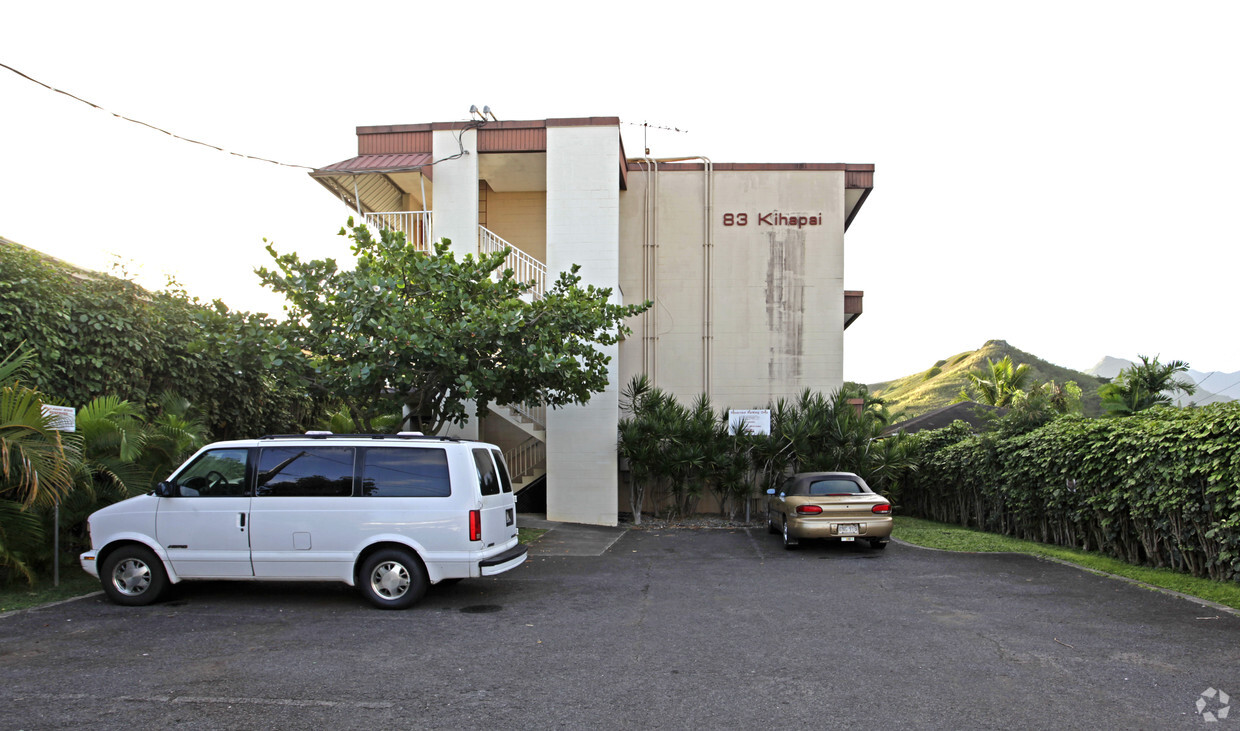 Primary Photo - 83 Kihapai St