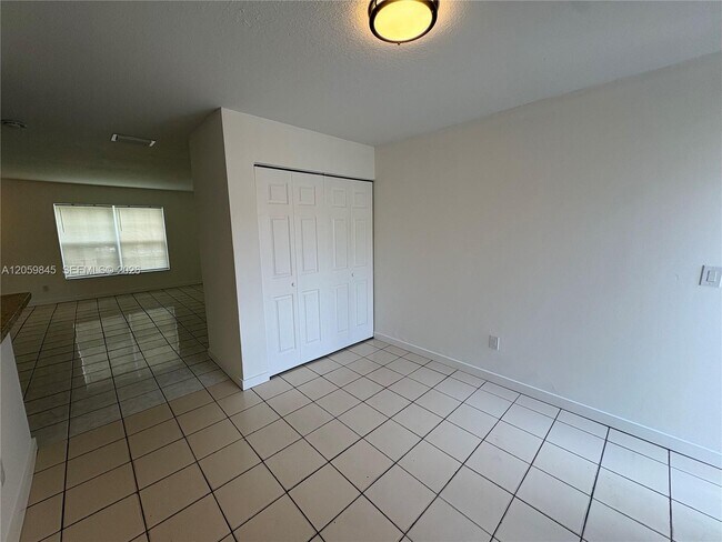 Foto del edificio - 5963 NW 23rd St