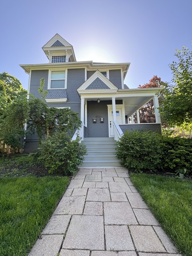 Building Photo - 103 S 4th St