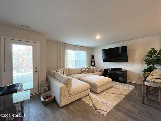 Foto del edificio - 2705 Gracie Ln