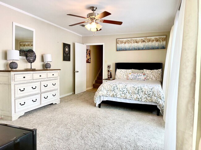Foto del edificio - 3 BR 2.5 BA Luxury Townhouse
