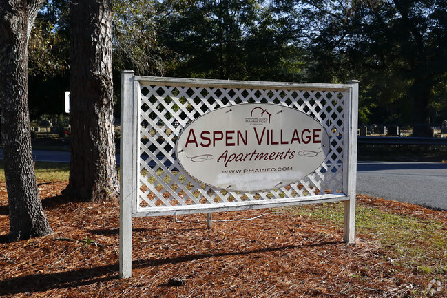 Entrada - Aspen Village Apartments