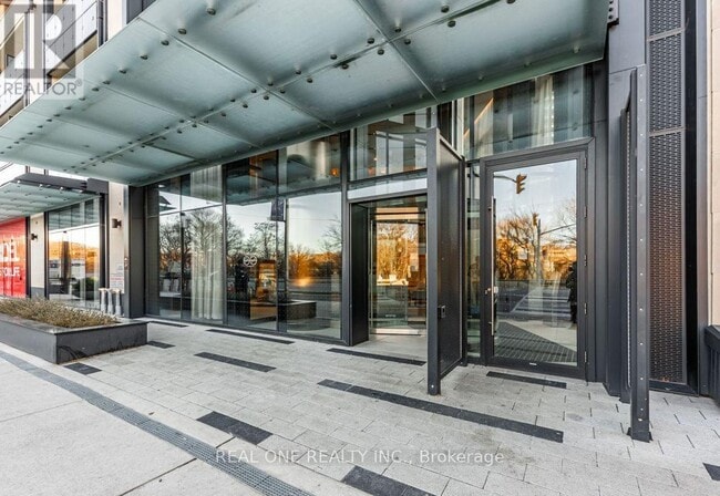 Building Photo - 575 Bloor St E
