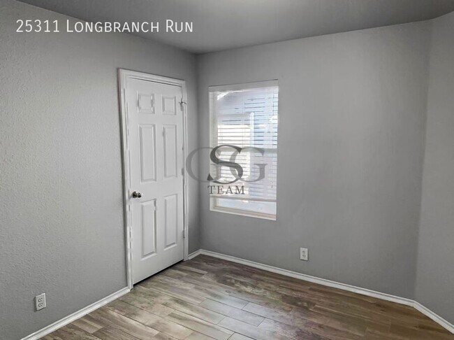 Foto del edificio - 25311 Longbranch Run