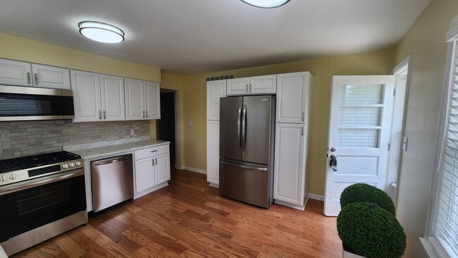 Foto del edificio - Adorable 3 Bedroom 2 Bath Brick Ranch home...