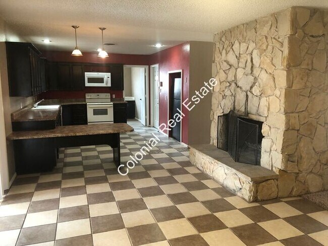 Foto del edificio - Spacious 3 bed 2 bath house for rent in a ...