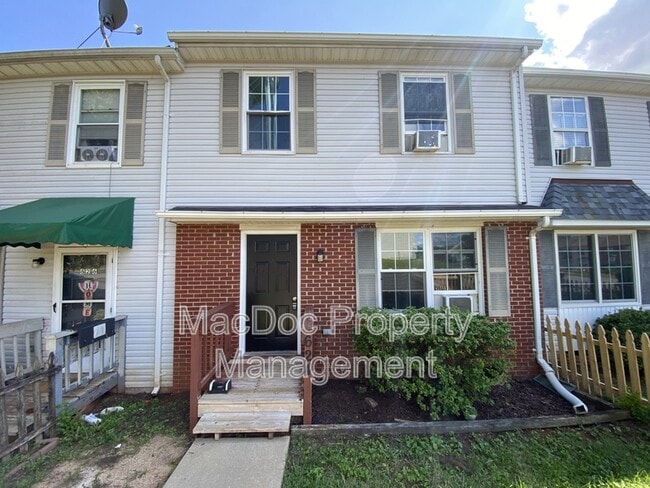 Foto del edificio - 624 Highview Ct