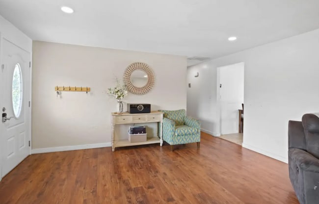 Building Photo - 990 Janes Rd