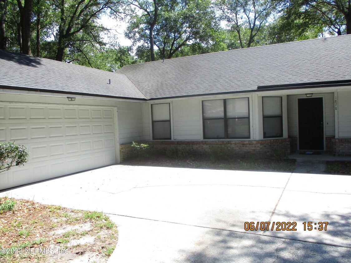 1878 Shadow Ridge Trail, Jacksonville, FL 32225 House Rental in