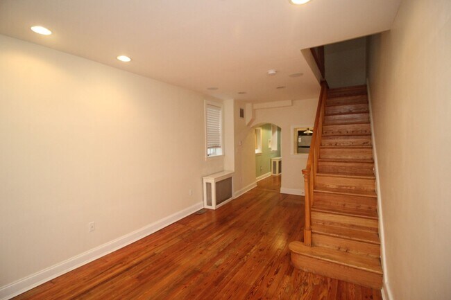 Foto del edificio - Exceptional Upper Fells 2bd/2ba End Rowhome w/ CAC & Rooftop Deck!--Available 7/15