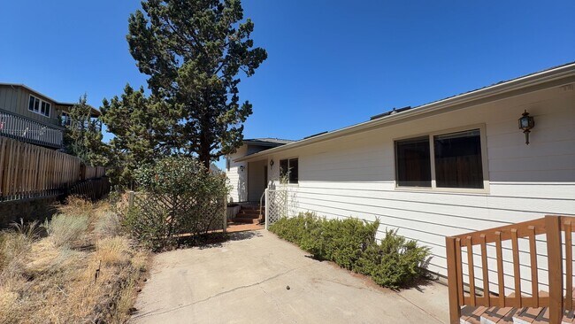 Foto del edificio - 3405 SW Hillcrest Dr