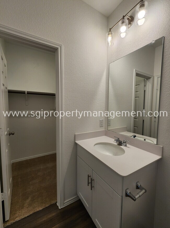 Foto del edificio - 2306 Kingfisher St