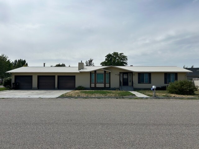 Primary Photo - 265 N 4th W